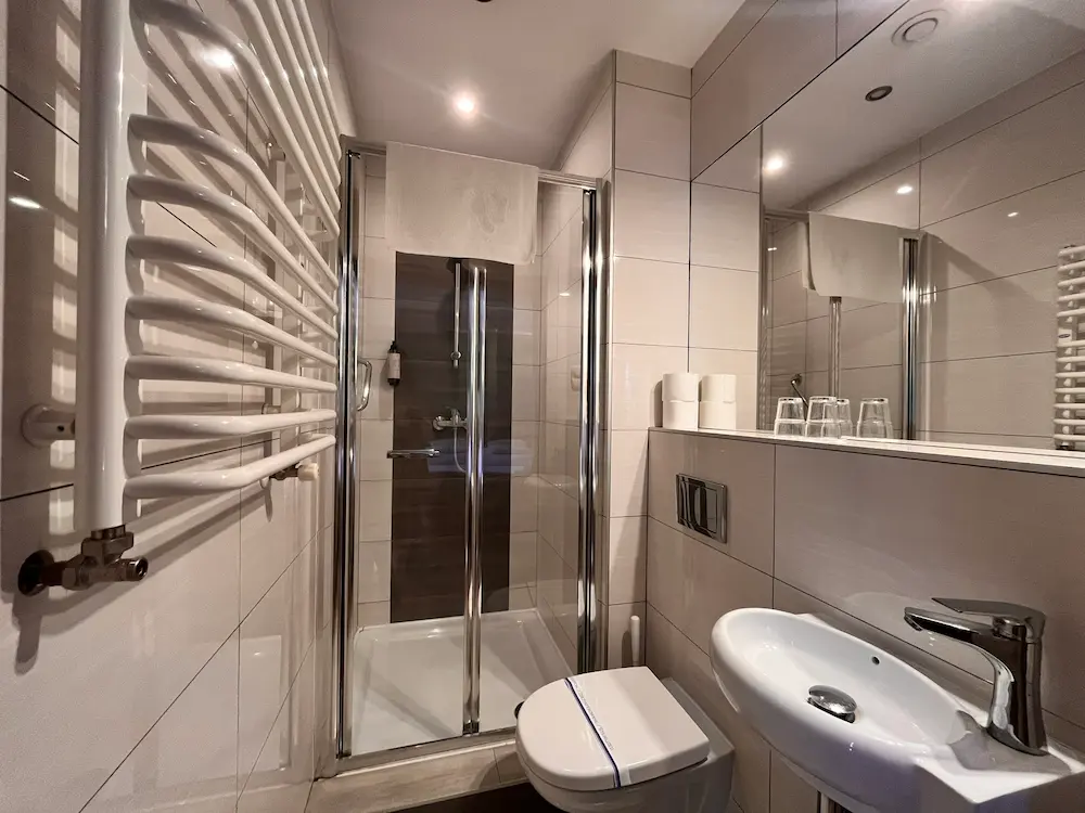 Łazienka hotelowa w Boho w Ostrowie Wielkopolskim